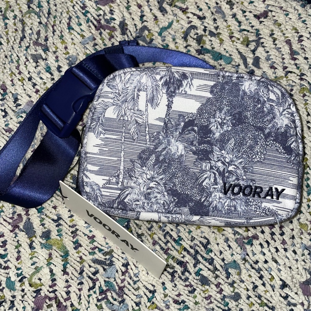 Vooray Quinn Belt Bag White Navy Tropic Toile Palm Tree Crossbody Fanny Pack NWT
